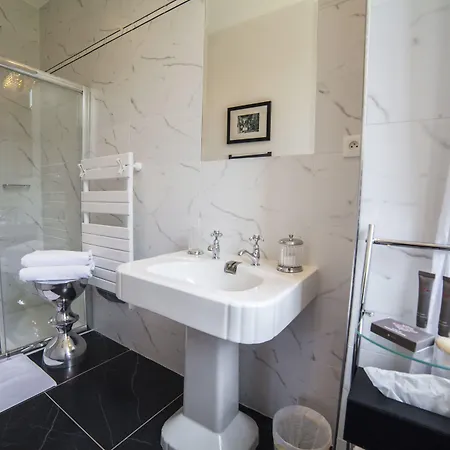 Le Chateau De En Gohelle Bed & Breakfast 4*