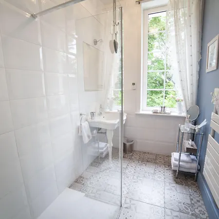 Bed & Breakfast Le Chateau De En Gohelle 4*