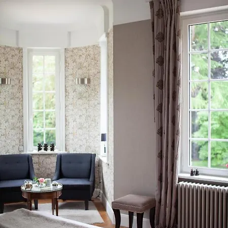 Le Chateau De En Gohelle Bed & Breakfast 4*