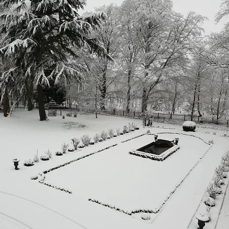 לינה וארוחת בוקר Le Chateau De En Gohelle 4*